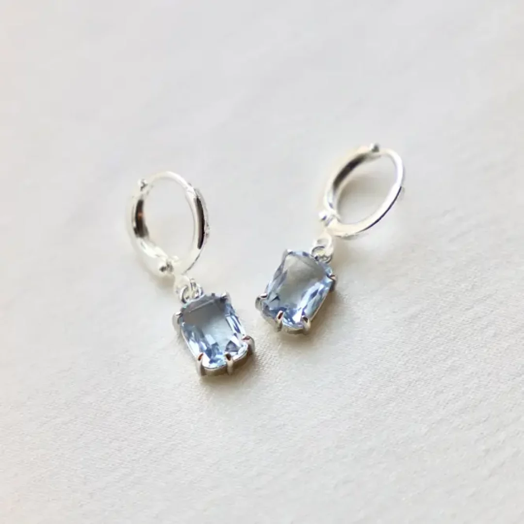 Jolies boucles saphir argent